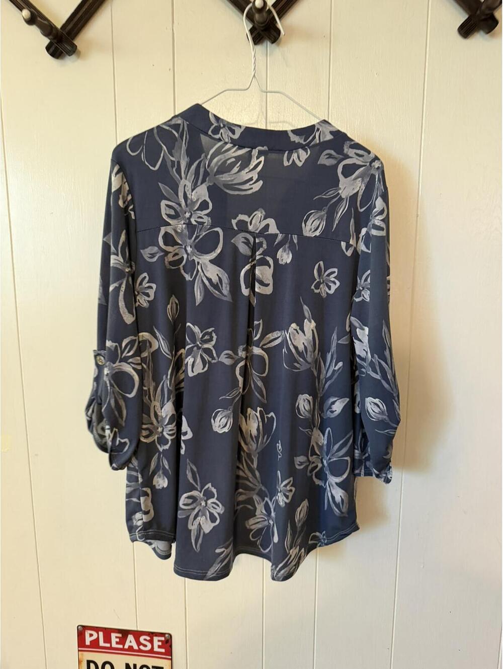 White Birch Women’s Navy Floral Blouse Size L